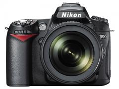  Nikon D90 kit w/ 18-105mm VR Lens 12.3 MP Digital SLR Camera 